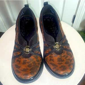BZEES NICHE SLIP ONS. Stylish and comfortable. Leopard print/Size 7.5.